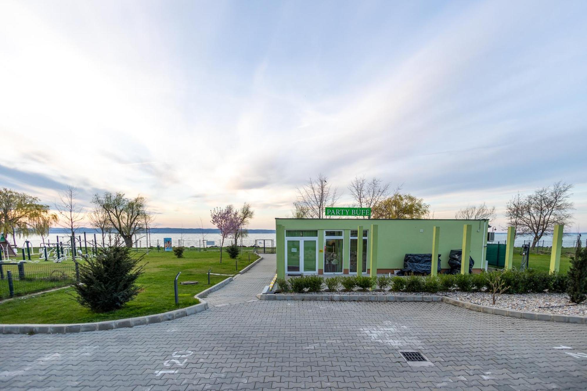 Marine Apartman By Bltn Siófok Extérieur photo
